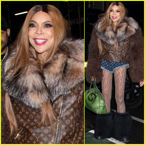 Wendy Williams is All Smiles While Grabbing DInner with Friends in NYC