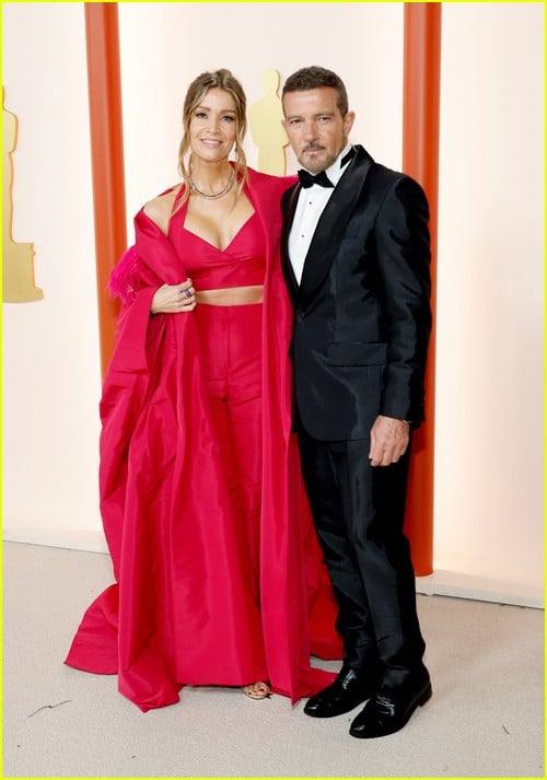 Antonio Banderas and girlfriend Nicole Kimpel on the Oscars 2023 red carpet