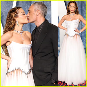 Rita Ora & Taika Waititi Share A Big Kiss At Vanity Fair's 2023 Oscar Party