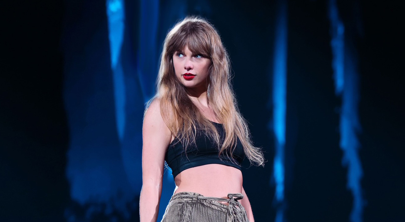 Taylor Swift Shares First Photos from ‘Eras Tour’ Rehearsal, One Day Before Opening Night!