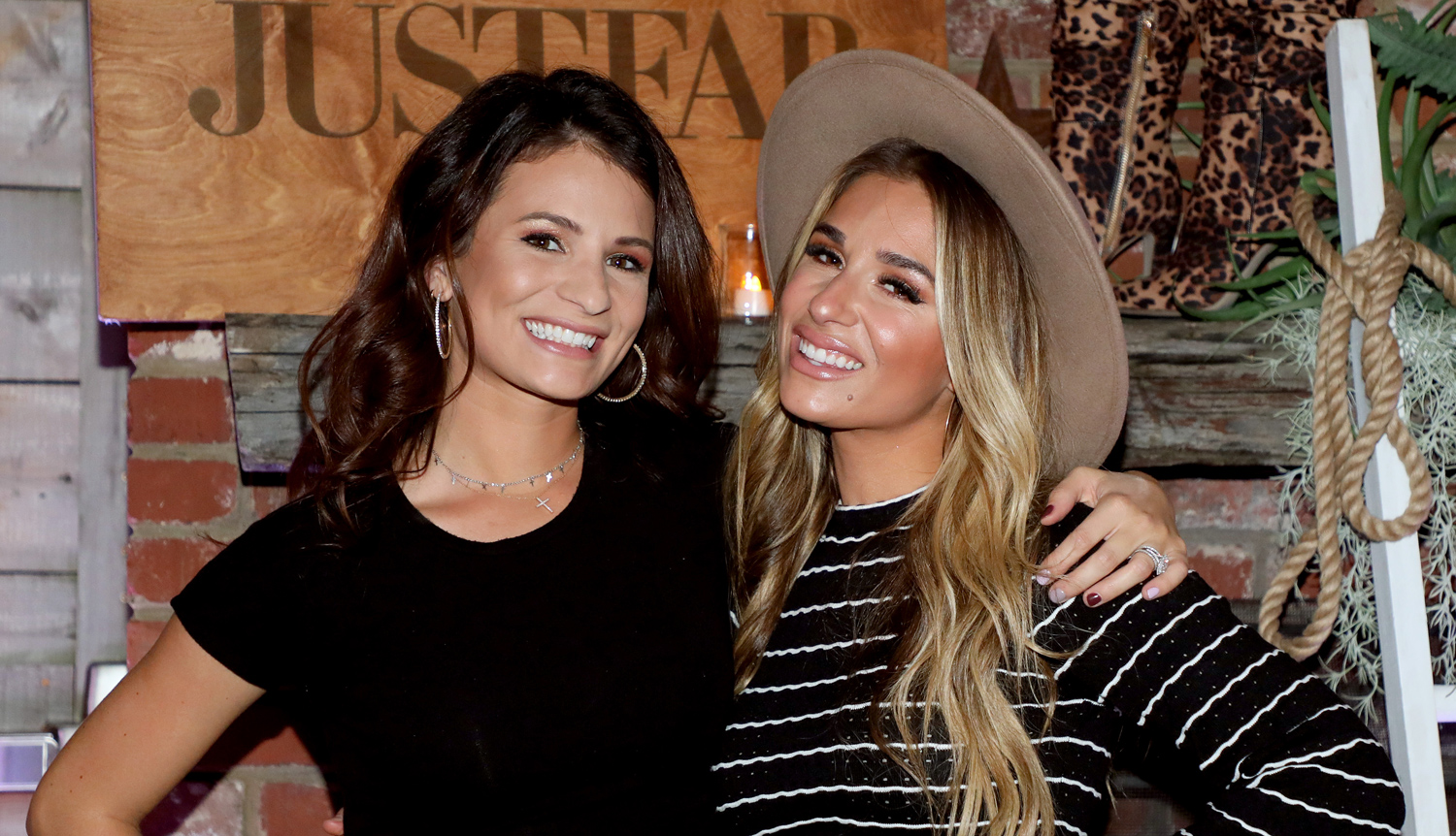 Jessie James Decker Defends Her Sister, Who Was Forced to Clean Kids’ Mess on Flight