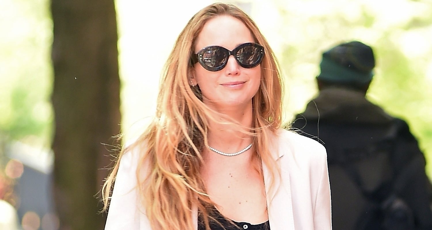 Jennifer Lawrence Goes For Afternoon Stroll with Friend in NYC | Just Jared: Entertainment News and Celebrity Photos