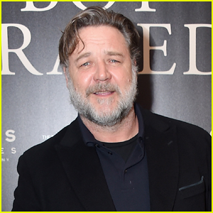 Russell Crowe Talks ‘Rubbish’ ‘Gladiator’ Script, Reveals What Joaquin ...