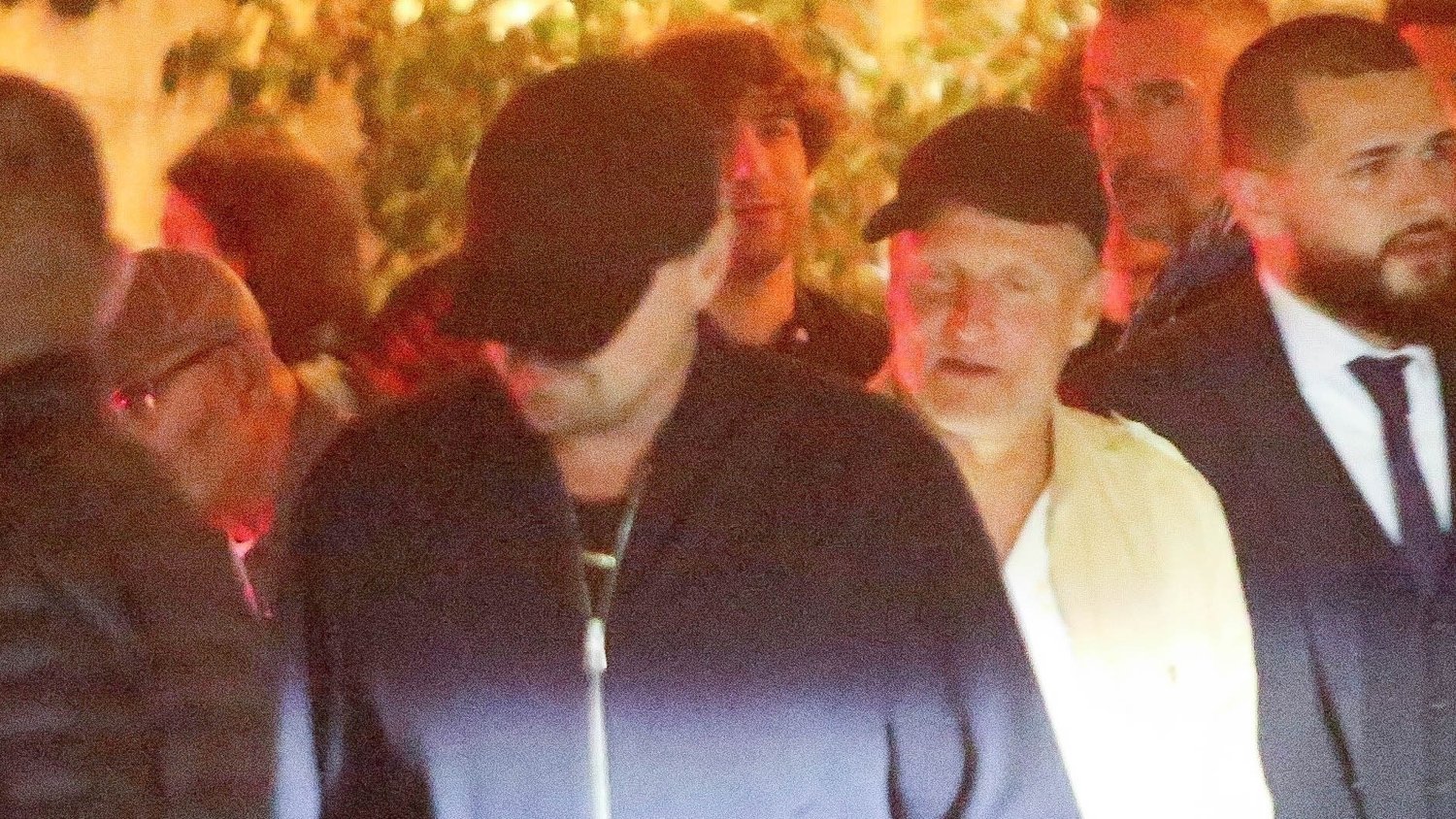 Leonardo DiCaprio Spotted Out for Dinner with Woody Harrelson & Friends Leonardo DiCaprio