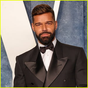 Ricky Martin Strips Down to a Towel, Teases Fans With New Video