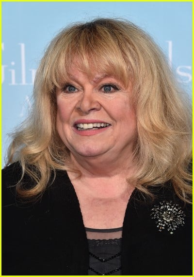 The Wealthiest ‘Gilmore Girls’ Stars Ranked From Lowest to Highest