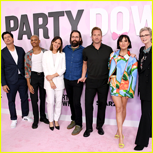 Jennifer Garner Shows Off Her Summer Style at 'Party Down' FYC Screening