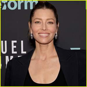 Jessica Biel Doesn't Know How To TikTok, Misses Pagers From the 90s