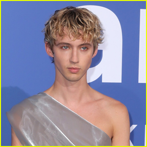 Troye Sivan Hangs Out With 3 Famous Queer Omars - Omar Apollo, Elite's Omar Ayuso & Young Royal's Omar Rudberg (Pic!)