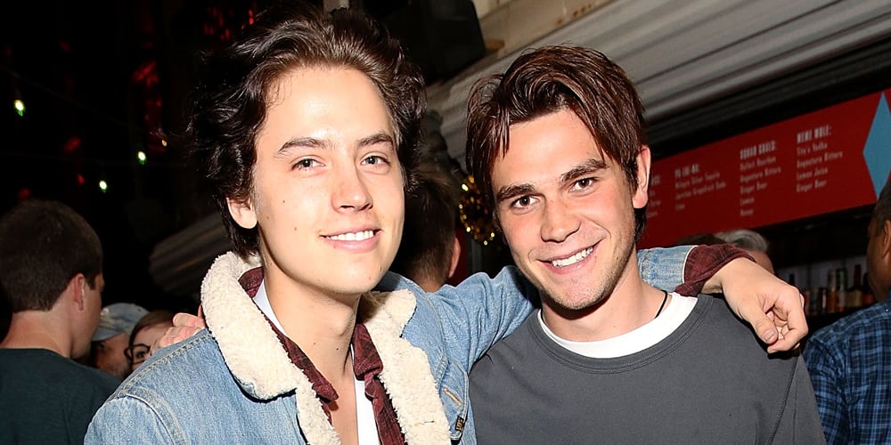 ‘Riverdale’ Producer Reveals Why KJ Apa & Cole Sprouse Didn’t Kiss on the Show (Spoilers!)