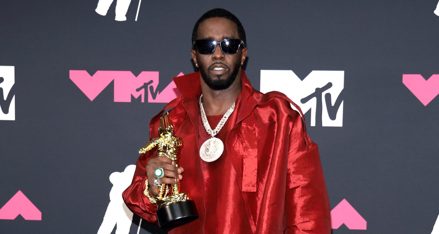 Diddy Performs Medley of His Hit Songs Before Accepting Global Icon Award at MTV VMAs 2023 – Watch Now! | 2023 MTV VMAs, Chance Combs, D'lila Combs, Diddy, Jessie Combs, King Combs, Mary J Blige, MTV VMAs - Vimarsana News