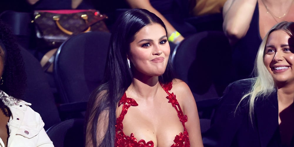 Selena Gomez Responds After Going Viral for the Face She Made Hearing Chris Brown's VMAs Nomination | 2023 MTV VMAs, Chris Brown, MTV VMAs, Selena Gomez - Vimarsana News