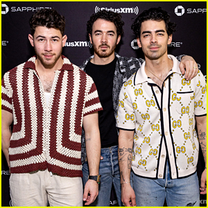 Nick Jonas Chokes Up During 'Little Bird' Performance at Jonas Brothers' LA Concert