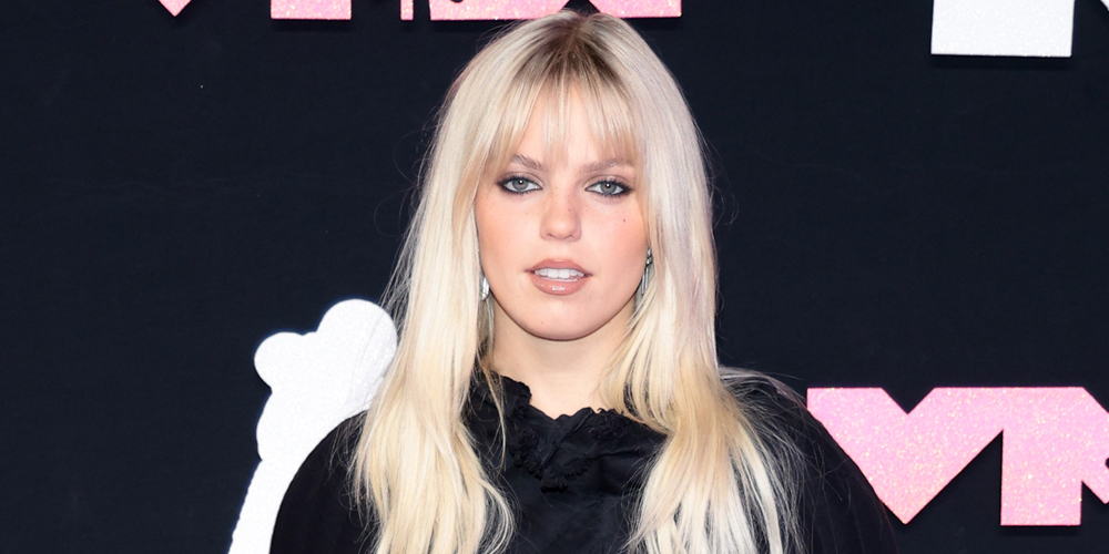 Reneé Rapp Stuns in Black on MTV VMAs 2023 Red Carpet | 2023 MTV VMAs, MTV VMAs, Renee Rapp | Just Jared: Celebrity Gossip and Breaking Entertainment News - Vimarsana News
