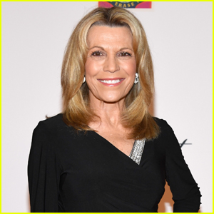 Vanna White Will Return to 'Wheel of Fortune' - Contract Details Revealed!