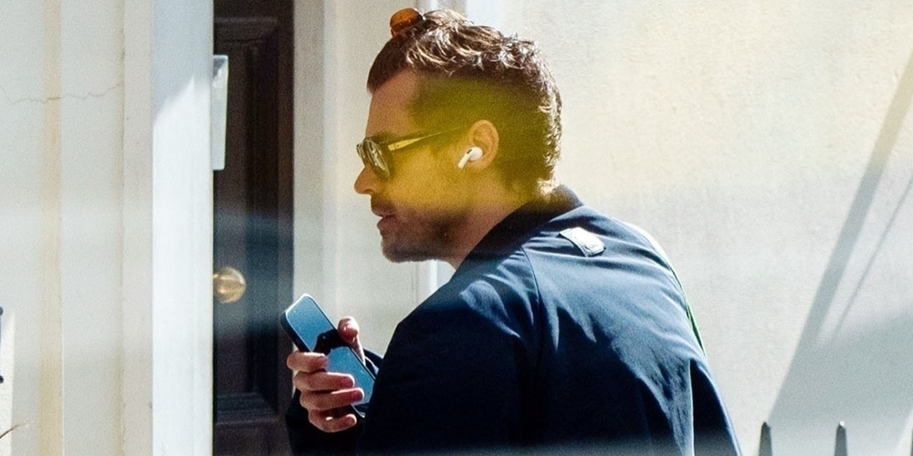 Harry Styles Grabs Coffee in London, Runs Into Friend Angelica Jopling!