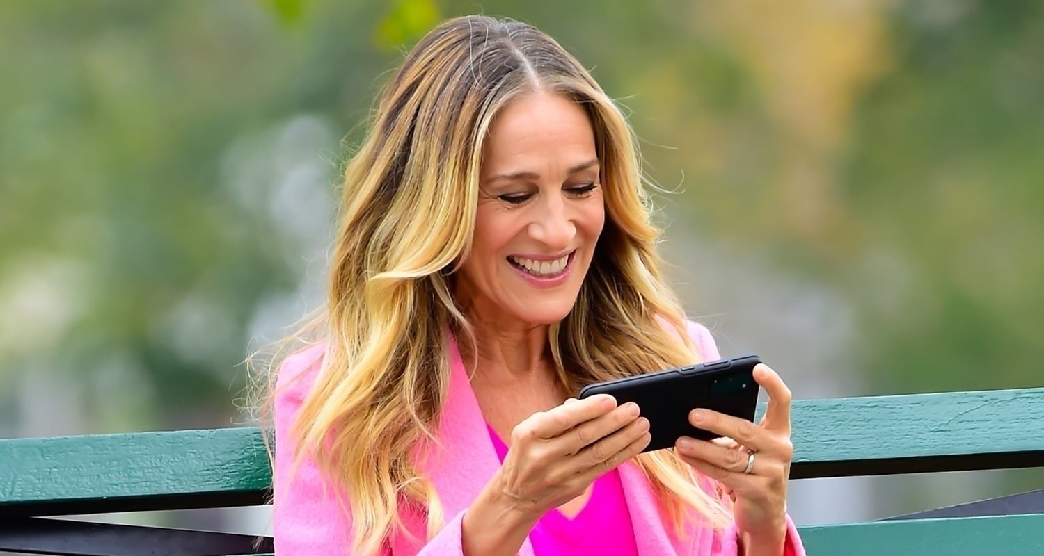 Sarah Jessica Parker Goes Pretty in Pink for Photo Shoot in Brooklyn