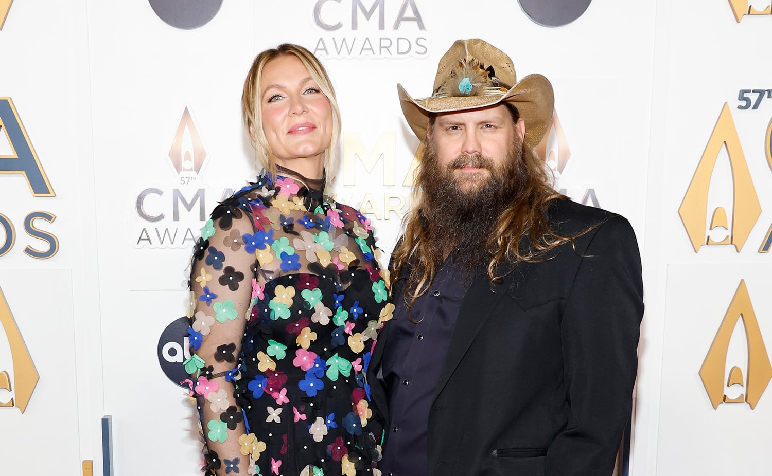 Chris Stapleton Gets Wife Morgane's Support at CMA Awards 2023 – Red Carpet Photos! | 2023 CMA Awards, Chris Stapleton, CMA Awards, Morgane Stapleton - Vimarsana News