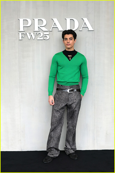 Nic Kaufmann en el desfile de Prada