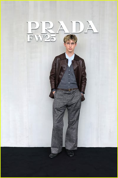 Troye Sivan en el desfile de Prada