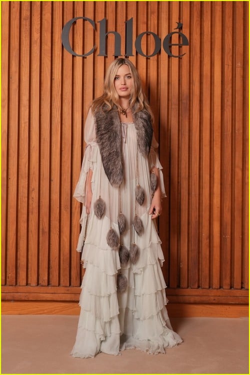 Chloe Show photos