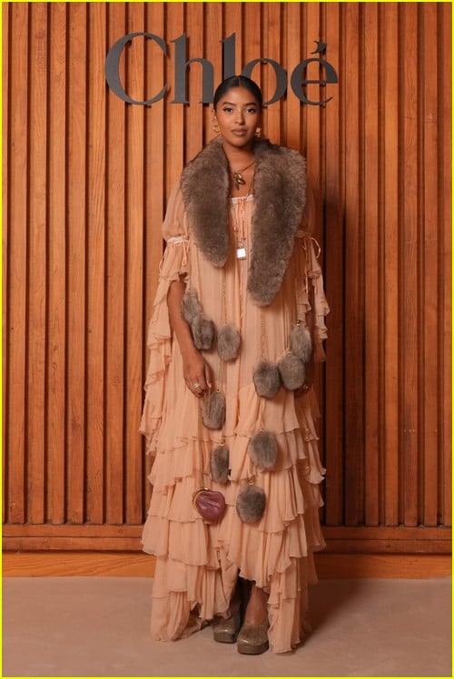 Chloe Show photos