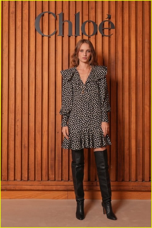 Chloe Show photos