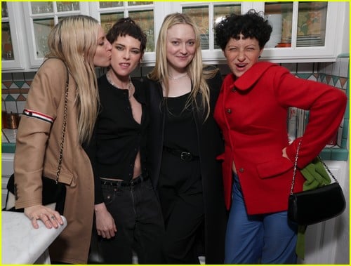 Dylan Meyer, Kristen Stewart, Dakota Fanning e Alia Shawkat