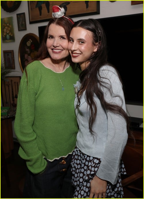 Geena Davis e filha Alizeh Keshvar Davis Jarrahy