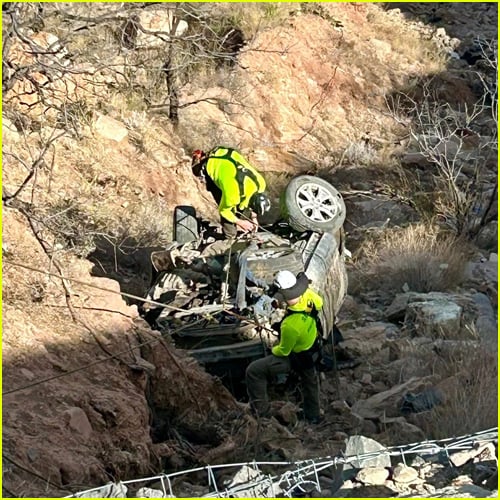 A cena de um acidente de carro onde um motorista sobreviveu milagrosamente