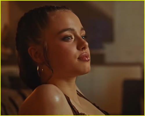 Shiloh Jolie in music video